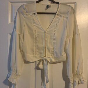 DIVIDED H&M, CREAM/WHITE OFF WHITE COLOR, BUTTON FRONT, TIE FRONT, BLOUSE, US4